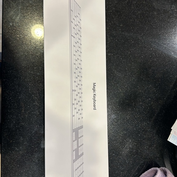 Apple Magic Keyboard with Numeric Keypad - Picture 2 of 4